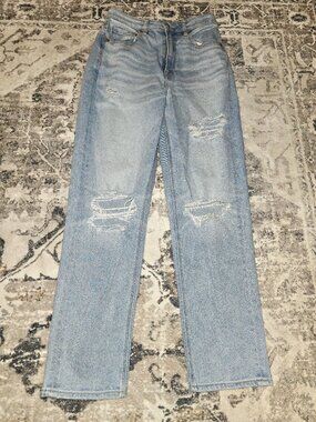 American Eagle Non-Stretch Straight-Leg Distressed Jeans Size 6 Light Wash